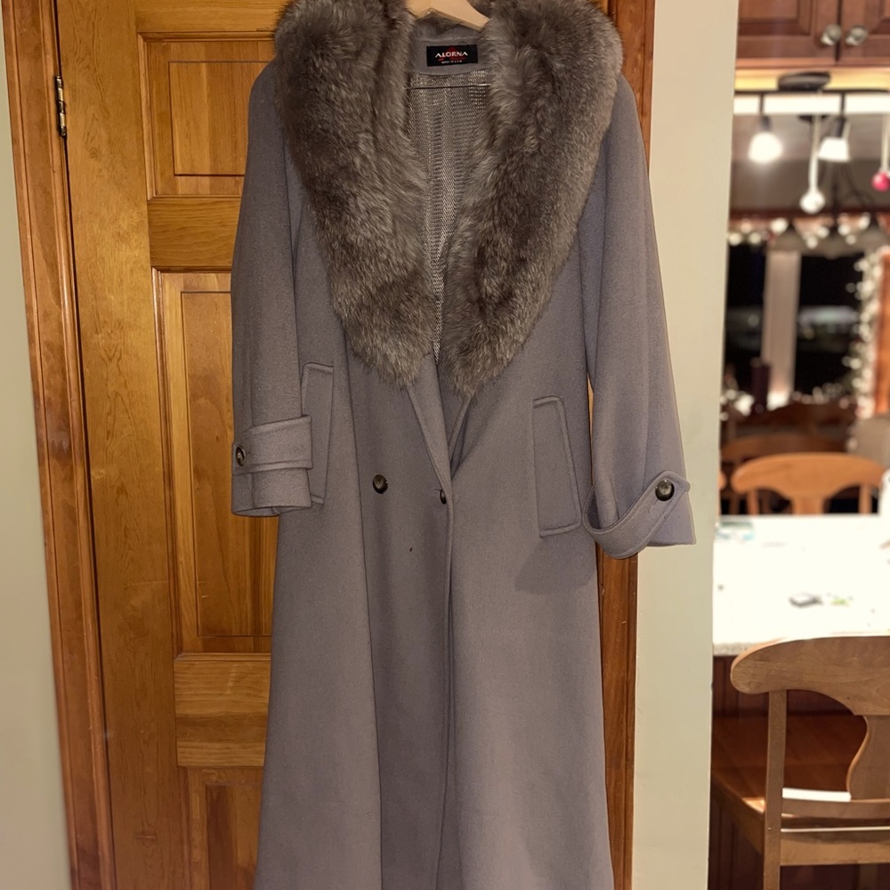 Size 12 taupe/grey Winter coat by Alorna. Beautifully tailored and warm!